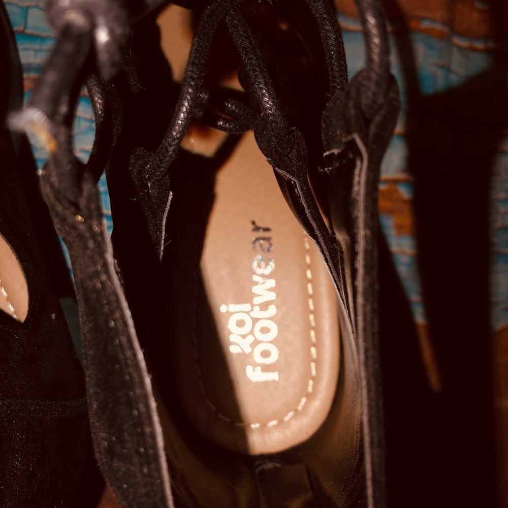 DOLLSKILL DELO LACE UP BLACK VELVET SANDALS 8 - Picture 9 of 9